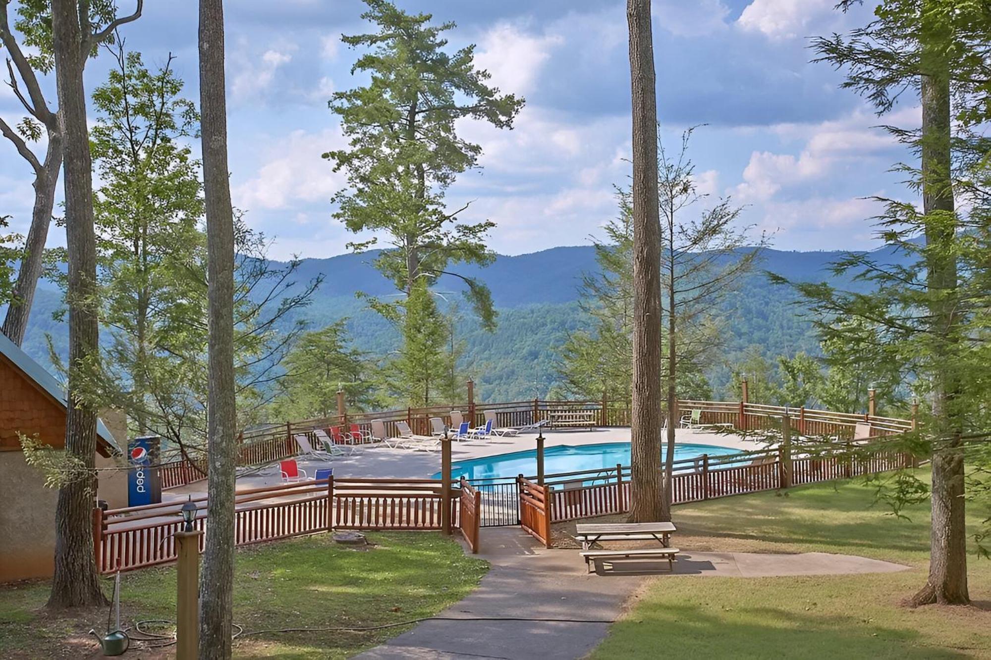 Cabin In A Gated Resort With Seasonal Resort Pool Pigeon Forge Εξωτερικό φωτογραφία
